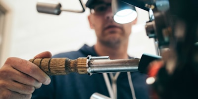 U8国际集团现代化总部大楼外观，展现企业实力与品牌形象